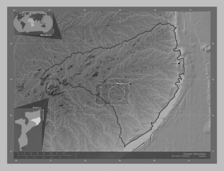 Foto de Nampula, provincia de Mozambique. Mapa de elevación a escala de grises con lagos y ríos. Ubicaciones y nombres de las principales ciudades de la región. Mapas de ubicación auxiliares de esquina - Imagen libre de derechos