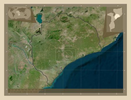 Foto de Zambezia, provincia de Mozambique. Mapa satelital de alta resolución. Ubicaciones de las principales ciudades de la región. Mapas de ubicación auxiliares de esquina - Imagen libre de derechos