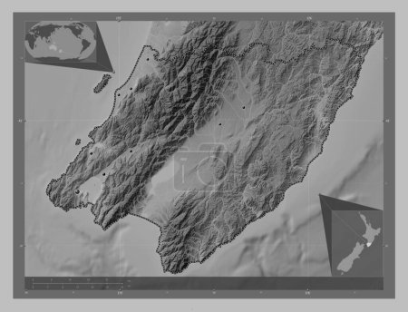 Téléchargez les photos : Wellington, conseil régional de Nouvelle-Zélande. Carte d'altitude en niveaux de gris avec lacs et rivières. Emplacements des grandes villes de la région. Corner cartes de localisation auxiliaires - en image libre de droit