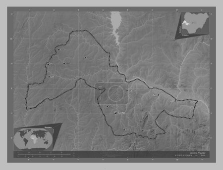 Téléchargez les photos : Kwara, État du Nigeria. Carte d'altitude en niveaux de gris avec lacs et rivières. Emplacements et noms des grandes villes de la région. Corner cartes de localisation auxiliaires - en image libre de droit