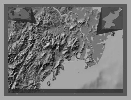 Foto de Rason, gobernó directamente la ciudad de Corea del Norte. Mapa de elevación de Bilevel con lagos y ríos. Mapas de ubicación auxiliares de esquina - Imagen libre de derechos
