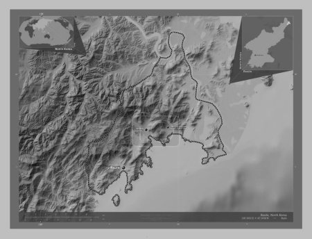 Foto de Rason, gobernó directamente la ciudad de Corea del Norte. Mapa de elevación a escala de grises con lagos y ríos. Ubicaciones y nombres de las principales ciudades de la región. Mapas de ubicación auxiliares de esquina - Imagen libre de derechos