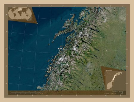 Foto de Nordland, condado de Noruega. Mapa satelital de baja resolución. Ubicaciones y nombres de las principales ciudades de la región. Mapas de ubicación auxiliares de esquina - Imagen libre de derechos