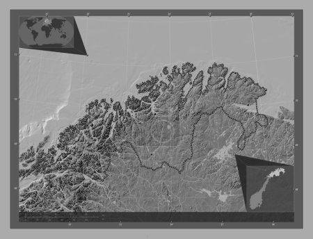 Foto de Troms og Finnmark, condado de Noruega. Mapa de elevación de Bilevel con lagos y ríos. Ubicaciones de las principales ciudades de la región. Mapas de ubicación auxiliares de esquina - Imagen libre de derechos