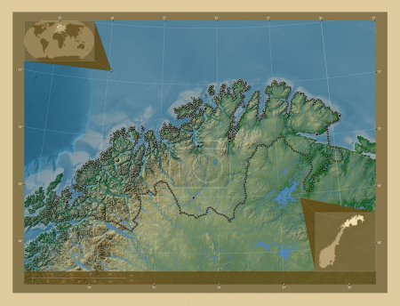 Foto de Troms og Finnmark, condado de Noruega. Mapa de elevación de colores con lagos y ríos. Ubicaciones de las principales ciudades de la región. Mapas de ubicación auxiliares de esquina - Imagen libre de derechos