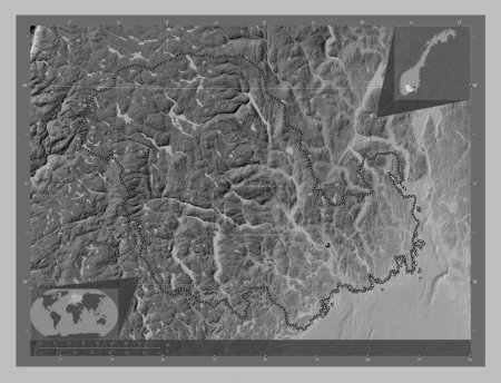 Foto de Vestfold og Telemark, condado de Noruega. Mapa de elevación a escala de grises con lagos y ríos. Mapas de ubicación auxiliares de esquina - Imagen libre de derechos