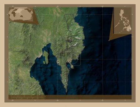 Foto de Davao Oriental, province of Philippines. Low resolution satellite map. Locations of major cities of the region. Corner auxiliary location maps - Imagen libre de derechos