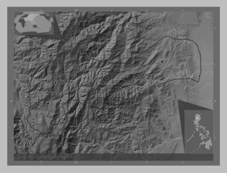 Téléchargez les photos : Mountain Province, province of Philippines. Grayscale elevation map with lakes and rivers. Locations of major cities of the region. Corner auxiliary location maps - en image libre de droit