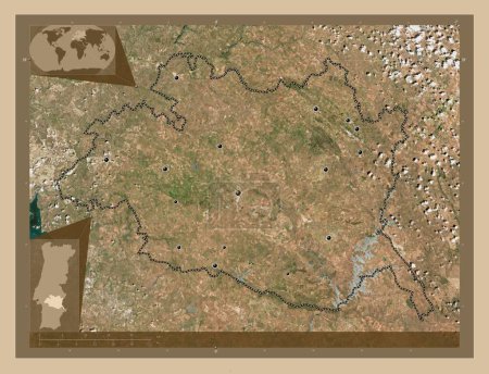 Téléchargez les photos : Evora, district of Portugal. Low resolution satellite map. Locations of major cities of the region. Corner auxiliary location maps - en image libre de droit