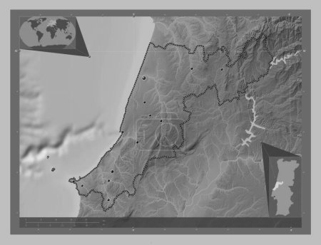 Téléchargez les photos : Leiria, district of Portugal. Grayscale elevation map with lakes and rivers. Locations of major cities of the region. Corner auxiliary location maps - en image libre de droit