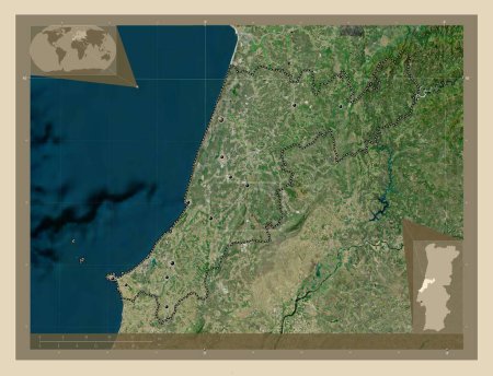 Téléchargez les photos : Leiria, district of Portugal. High resolution satellite map. Locations of major cities of the region. Corner auxiliary location maps - en image libre de droit