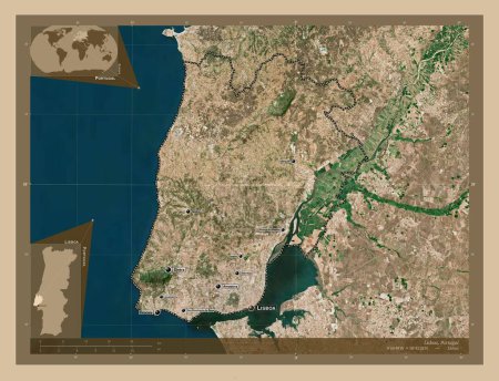 Téléchargez les photos : Lisboa, district of Portugal. Low resolution satellite map. Locations and names of major cities of the region. Corner auxiliary location maps - en image libre de droit