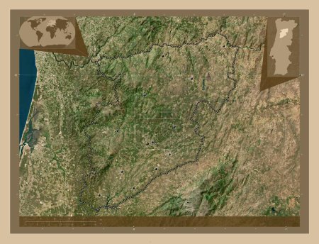Téléchargez les photos : Viseu, district of Portugal. Low resolution satellite map. Locations of major cities of the region. Corner auxiliary location maps - en image libre de droit