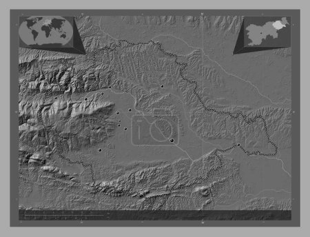 Foto de Podravska, región estadística de Eslovenia. Mapa de elevación de Bilevel con lagos y ríos. Ubicaciones de las principales ciudades de la región. Mapas de ubicación auxiliares de esquina - Imagen libre de derechos