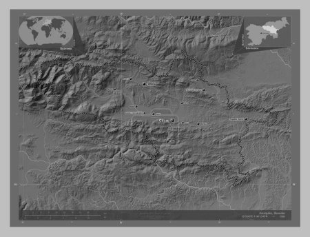 Téléchargez les photos : Savinjska, statistical region of Slovenia. Grayscale elevation map with lakes and rivers. Locations and names of major cities of the region. Corner auxiliary location maps - en image libre de droit