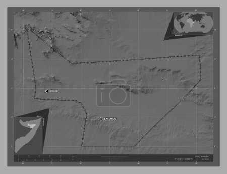 Téléchargez les photos : Sool, région de Somalie. Carte d'altitude de Bilevel avec lacs et rivières. Emplacements et noms des grandes villes de la région. Corner cartes de localisation auxiliaires - en image libre de droit