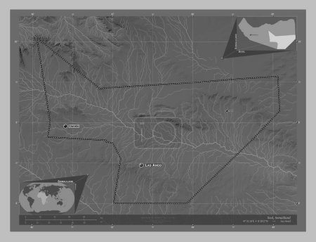 Téléchargez les photos : Sool, région du Somaliland. Carte d'altitude en niveaux de gris avec lacs et rivières. Emplacements et noms des grandes villes de la région. Corner cartes de localisation auxiliaires - en image libre de droit