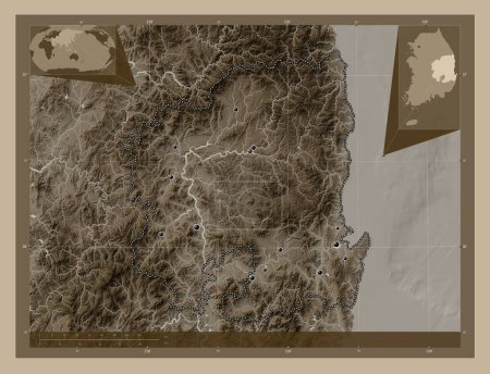 Téléchargez les photos : Gyeongsangbuk-do, province of South Korea. Elevation map colored in sepia tones with lakes and rivers. Locations of major cities of the region. Corner auxiliary location maps - en image libre de droit