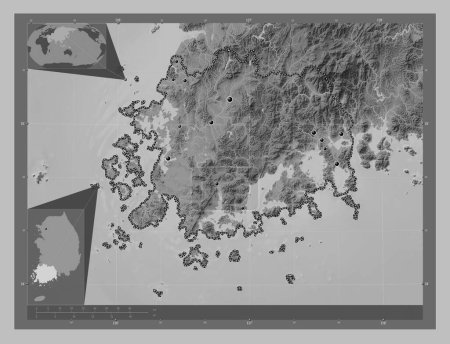 Téléchargez les photos : Jeollanam-do, province de Corée du Sud. Carte d'altitude en niveaux de gris avec lacs et rivières. Emplacements des grandes villes de la région. Corner cartes de localisation auxiliaires - en image libre de droit