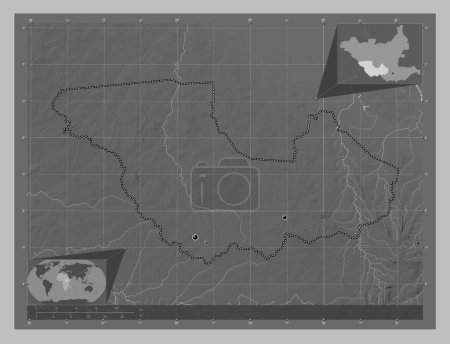 Téléchargez les photos : Equatoria occidental, État du Soudan du Sud. Carte d'altitude en niveaux de gris avec lacs et rivières. Emplacements des grandes villes de la région. Corner cartes de localisation auxiliaires - en image libre de droit