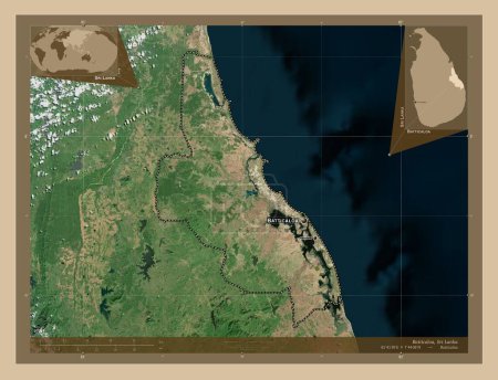 Téléchargez les photos : Batticaloa, district de Sri Lanka. Carte satellite basse résolution. Emplacements et noms des grandes villes de la région. Corner cartes de localisation auxiliaires - en image libre de droit