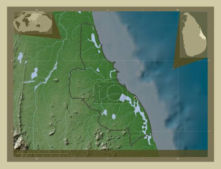 Téléchargez les photos : Batticaloa, district de Sri Lanka. Carte d'altitude colorée dans le style wiki avec des lacs et des rivières. Emplacements des grandes villes de la région. Corner cartes de localisation auxiliaires - en image libre de droit