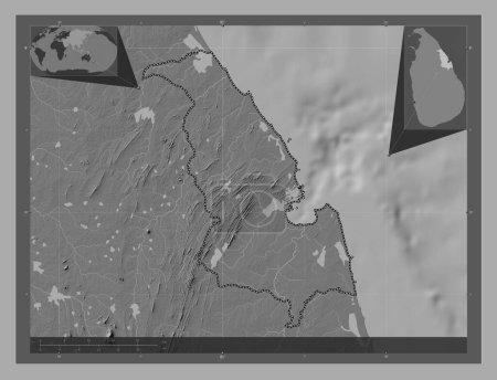 Téléchargez les photos : Trincomalee, district of Sri Lanka. Bilevel elevation map with lakes and rivers. Corner auxiliary location maps - en image libre de droit