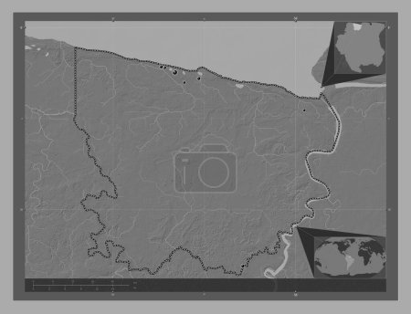 Téléchargez les photos : Coronie, district du Suriname. Carte d'altitude de Bilevel avec lacs et rivières. Emplacements des grandes villes de la région. Corner cartes de localisation auxiliaires - en image libre de droit