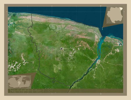 Foto de Marowijne, distrito de Surinam. Mapa satelital de alta resolución. Ubicaciones de las principales ciudades de la región. Mapas de ubicación auxiliares de esquina - Imagen libre de derechos