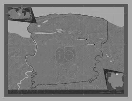 Téléchargez les photos : Saramacca, district du Suriname. Carte d'altitude de Bilevel avec lacs et rivières. Emplacements et noms des grandes villes de la région. Corner cartes de localisation auxiliaires - en image libre de droit