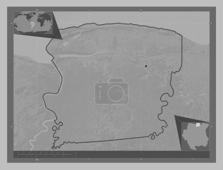 Téléchargez les photos : Saramacca, district du Suriname. Carte d'altitude en niveaux de gris avec lacs et rivières. Corner cartes de localisation auxiliaires - en image libre de droit