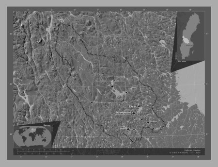 Téléchargez les photos : Dalarna, comté de Suède. Carte d'altitude de Bilevel avec lacs et rivières. Emplacements et noms des grandes villes de la région. Corner cartes de localisation auxiliaires - en image libre de droit
