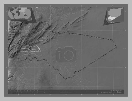 Téléchargez les photos : Rif Dimashq, province de Syrie. Carte d'altitude en niveaux de gris avec lacs et rivières. Emplacements et noms des grandes villes de la région. Corner cartes de localisation auxiliaires - en image libre de droit