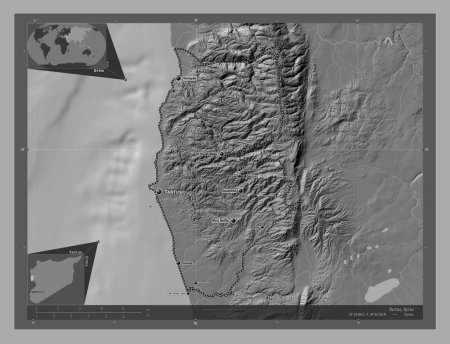 Téléchargez les photos : Tartous, province de Syrie. Carte d'altitude de Bilevel avec lacs et rivières. Emplacements et noms des grandes villes de la région. Corner cartes de localisation auxiliaires - en image libre de droit