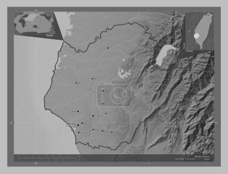 Téléchargez les photos : Tainan, special municipality of Taiwan. Grayscale elevation map with lakes and rivers. Locations and names of major cities of the region. Corner auxiliary location maps - en image libre de droit