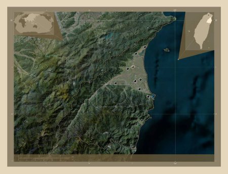 Téléchargez les photos : Yilan, comté de Taiwan. Carte satellite haute résolution. Emplacements des grandes villes de la région. Corner cartes de localisation auxiliaires - en image libre de droit
