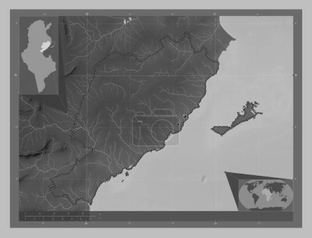 Téléchargez les photos : Sfax, gouvernorat de Tunisie. Carte d'altitude en niveaux de gris avec lacs et rivières. Emplacements des grandes villes de la région. Corner cartes de localisation auxiliaires - en image libre de droit