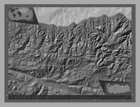 Téléchargez les photos : Giresun, province de Turkiye. Carte d'altitude de Bilevel avec lacs et rivières. Corner cartes de localisation auxiliaires - en image libre de droit