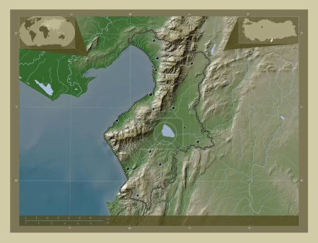 Téléchargez les photos : Hatay, province de Turkiye. Carte d'altitude colorée dans le style wiki avec des lacs et des rivières. Emplacements des grandes villes de la région. Corner cartes de localisation auxiliaires - en image libre de droit