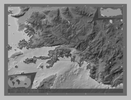 Téléchargez les photos : Mugla, province de Turkiye. Carte d'altitude en niveaux de gris avec lacs et rivières. Corner cartes de localisation auxiliaires - en image libre de droit