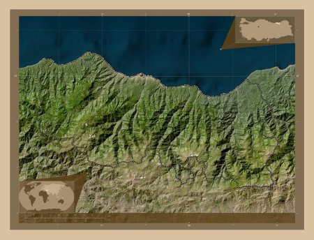 Téléchargez les photos : Trabzon, province de Turkiye. Carte satellite basse résolution. Corner cartes de localisation auxiliaires - en image libre de droit