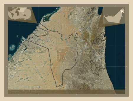 Foto de Sharjah, emirato de Emiratos Árabes Unidos. Mapa satelital de alta resolución. Mapas de ubicación auxiliares de esquina - Imagen libre de derechos