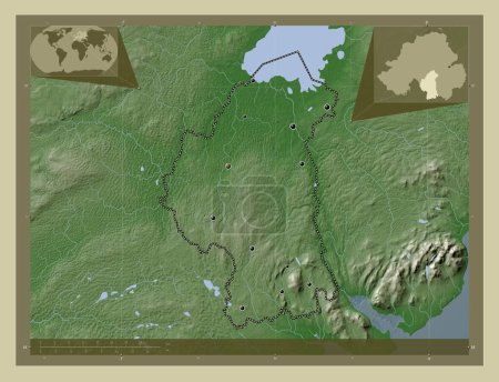 Téléchargez les photos : Armagh, région d'Irlande du Nord. Carte d'altitude colorée dans le style wiki avec des lacs et des rivières. Emplacements des grandes villes de la région. Corner cartes de localisation auxiliaires - en image libre de droit