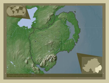 Téléchargez les photos : En bas, région d'Irlande du Nord. Carte d'altitude colorée dans le style wiki avec des lacs et des rivières. Emplacements des grandes villes de la région. Corner cartes de localisation auxiliaires - en image libre de droit