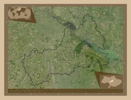 Foto de Cherkasy, región de Ucrania. Mapa satelital de baja resolución. Ubicaciones de las principales ciudades de la región. Mapas de ubicación auxiliares de esquina - Imagen libre de derechos