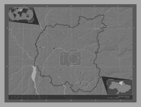 Foto de Chernihiv, región de Ucrania. Mapa de elevación de Bilevel con lagos y ríos. Ubicaciones y nombres de las principales ciudades de la región. Mapas de ubicación auxiliares de esquina - Imagen libre de derechos