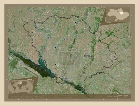 Téléchargez les photos : Poltava, région d'Ukraine. Carte satellite haute résolution. Emplacements et noms des grandes villes de la région. Corner cartes de localisation auxiliaires - en image libre de droit