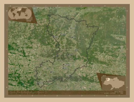Téléchargez les photos : Rivne, région d'Ukraine. Carte satellite basse résolution. Emplacements et noms des grandes villes de la région. Corner cartes de localisation auxiliaires - en image libre de droit