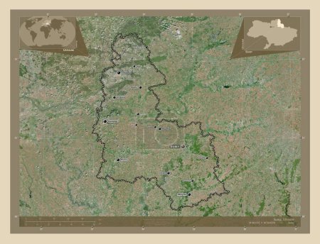 Téléchargez les photos : Sumy, région d'Ukraine. Carte satellite haute résolution. Emplacements et noms des grandes villes de la région. Corner cartes de localisation auxiliaires - en image libre de droit