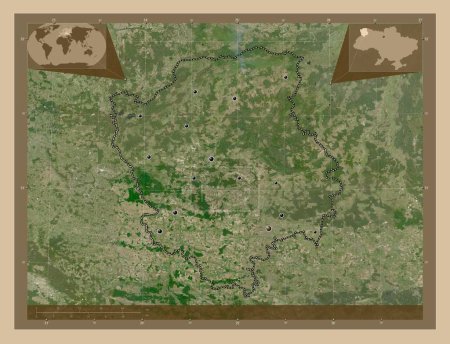 Foto de Volyn, región de Ucrania. Mapa satelital de baja resolución. Ubicaciones de las principales ciudades de la región. Mapas de ubicación auxiliares de esquina - Imagen libre de derechos